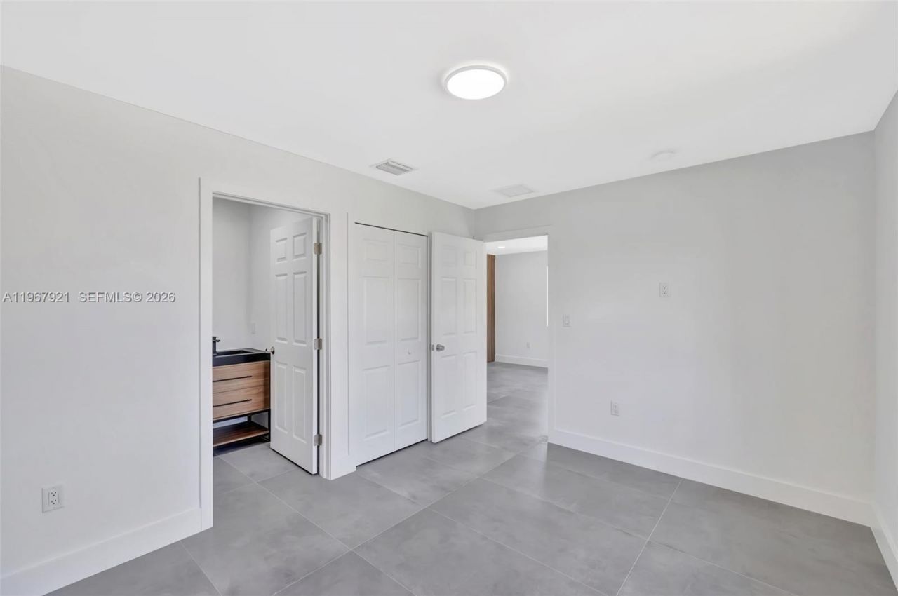 2421 NW 153 St, Miami Gardens, FL 33054 Photo