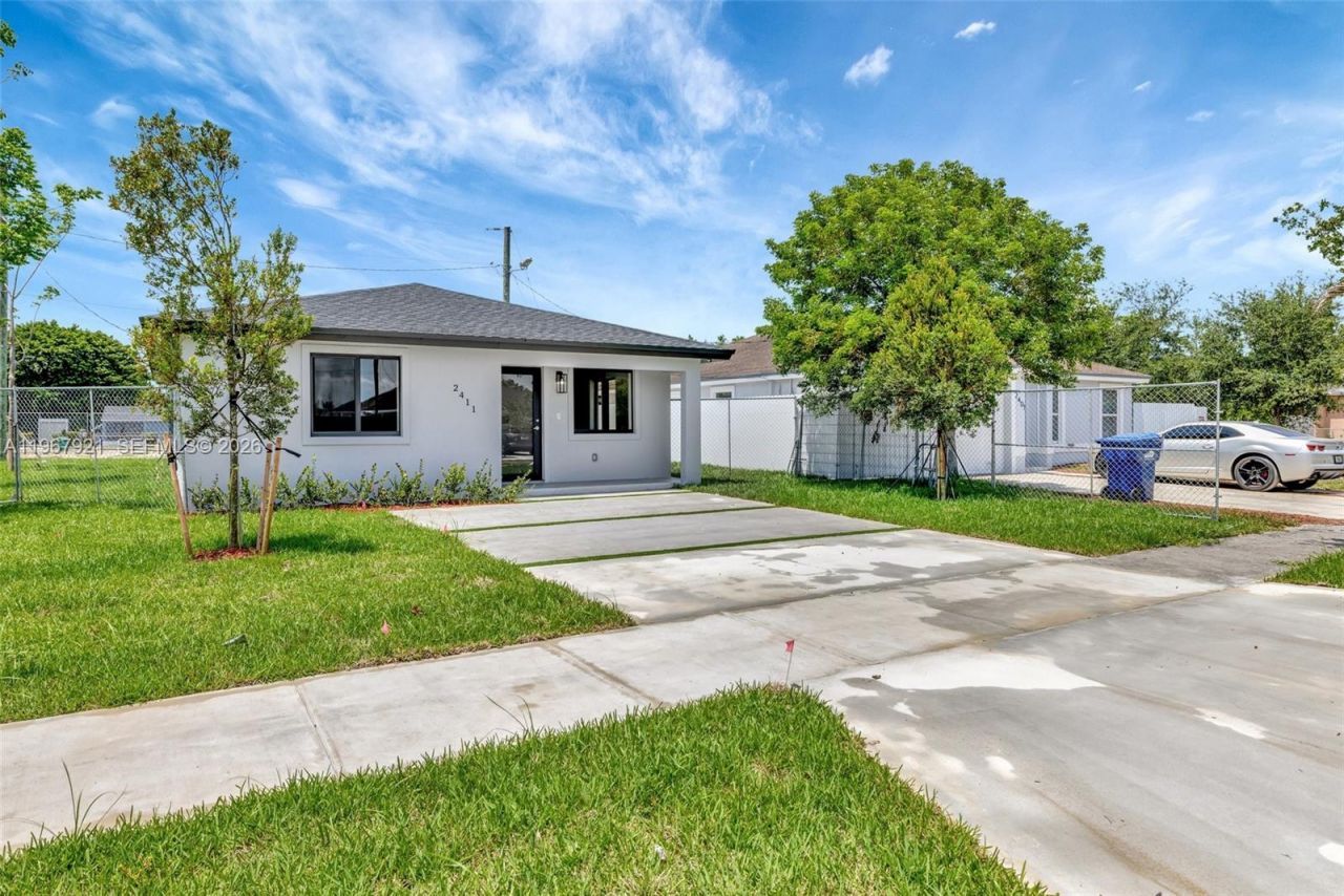 2421 NW 153 St, Miami Gardens, FL 33054 Photo