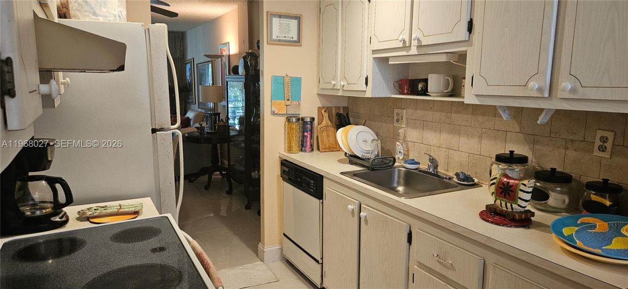 2649 NW 48th Ter , Unit 338, Lauderdale Lakes, FL 33313 Photo