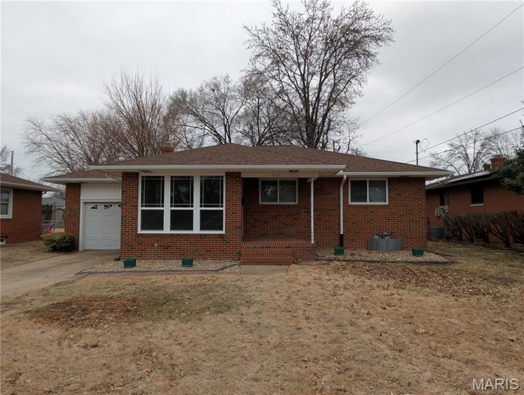 637 Grove Avenue, Wood River, IL 62095 Main Photo