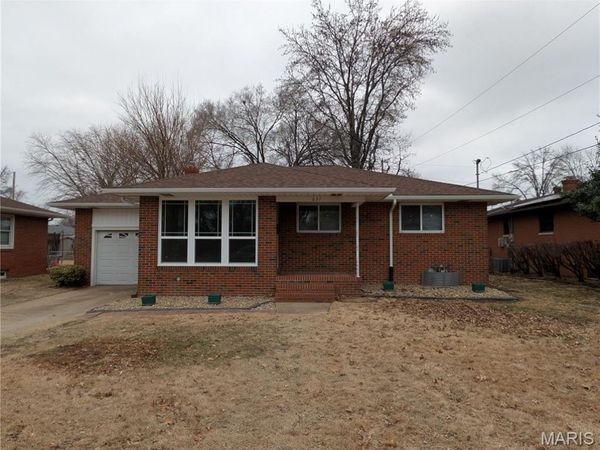 637 Grove Avenue, Wood River, IL 62095