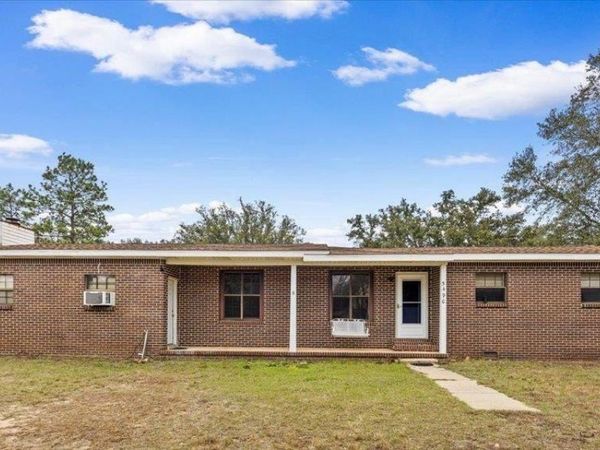 5490 Berryhill Rd, Milton, FL 32570