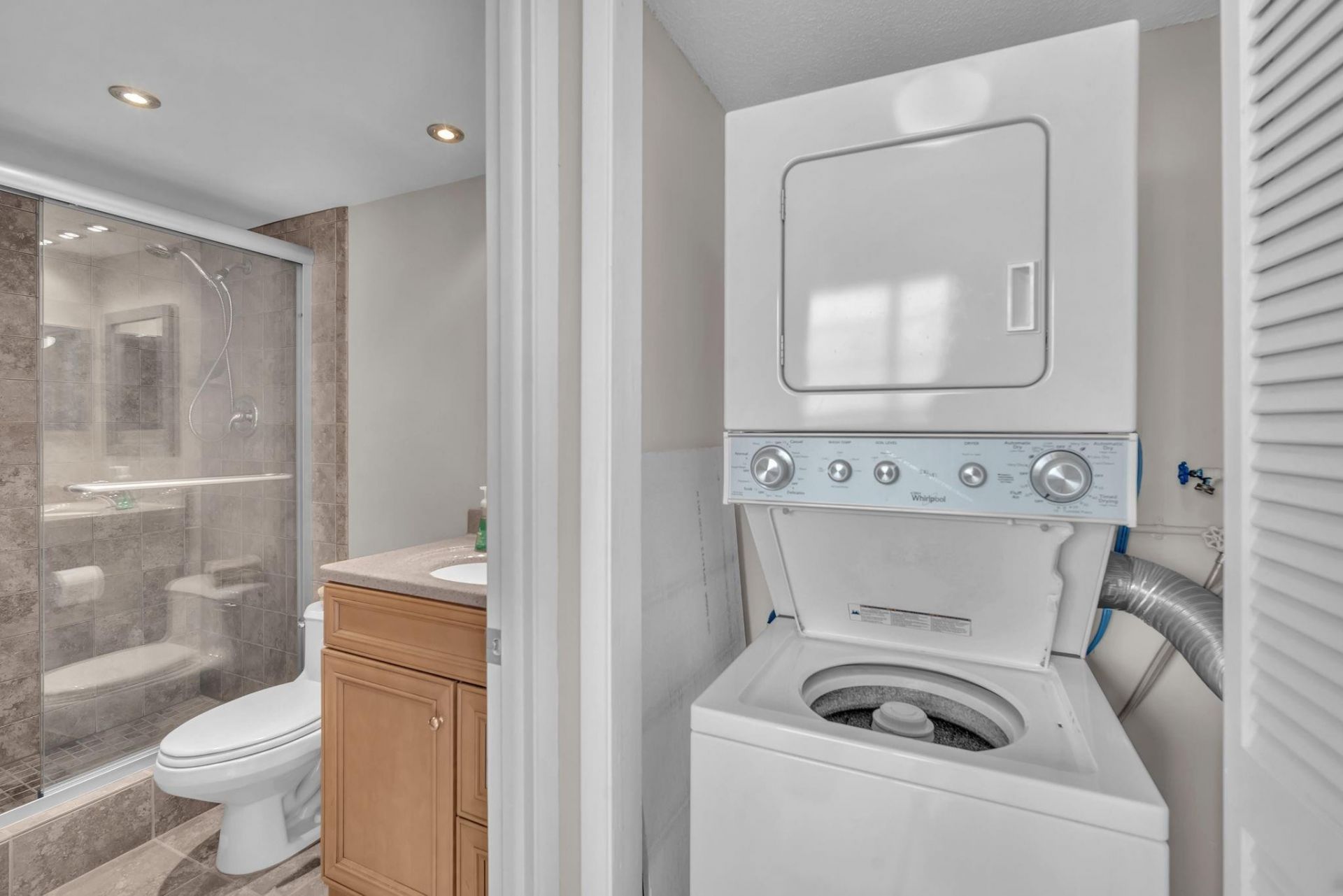 605 Oaks Drive, Unit 907, Pompano Beach, FL 33069 Photo