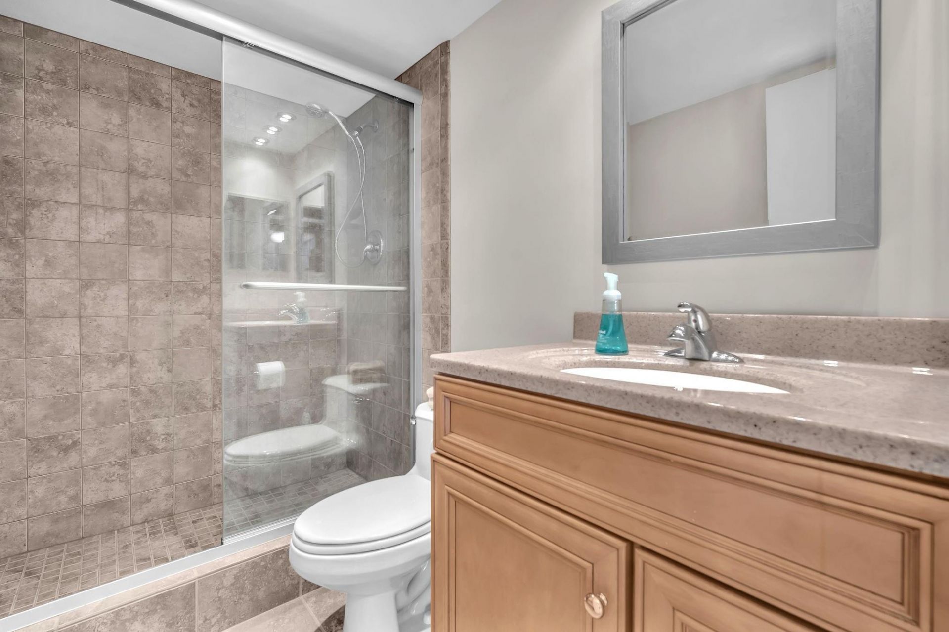 605 Oaks Drive, Unit 907, Pompano Beach, FL 33069 Photo