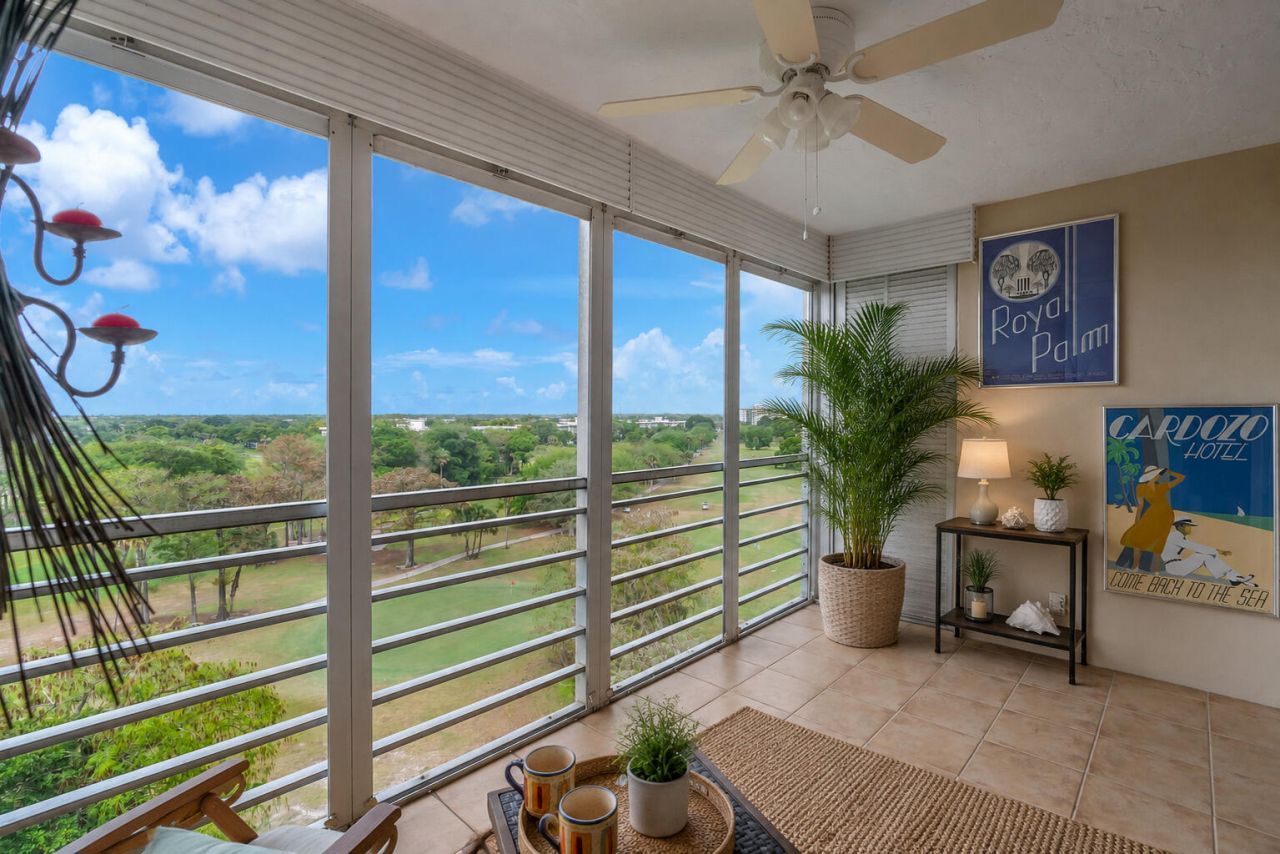 605 Oaks Drive, Unit 907, Pompano Beach, FL 33069 Photo