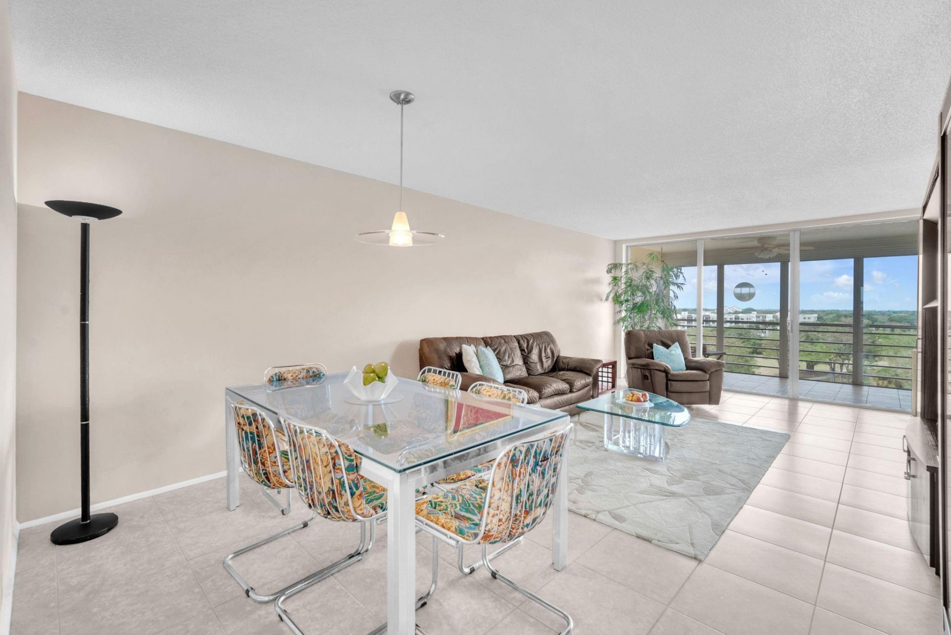 605 Oaks Drive, Unit 907, Pompano Beach, FL 33069 Photo
