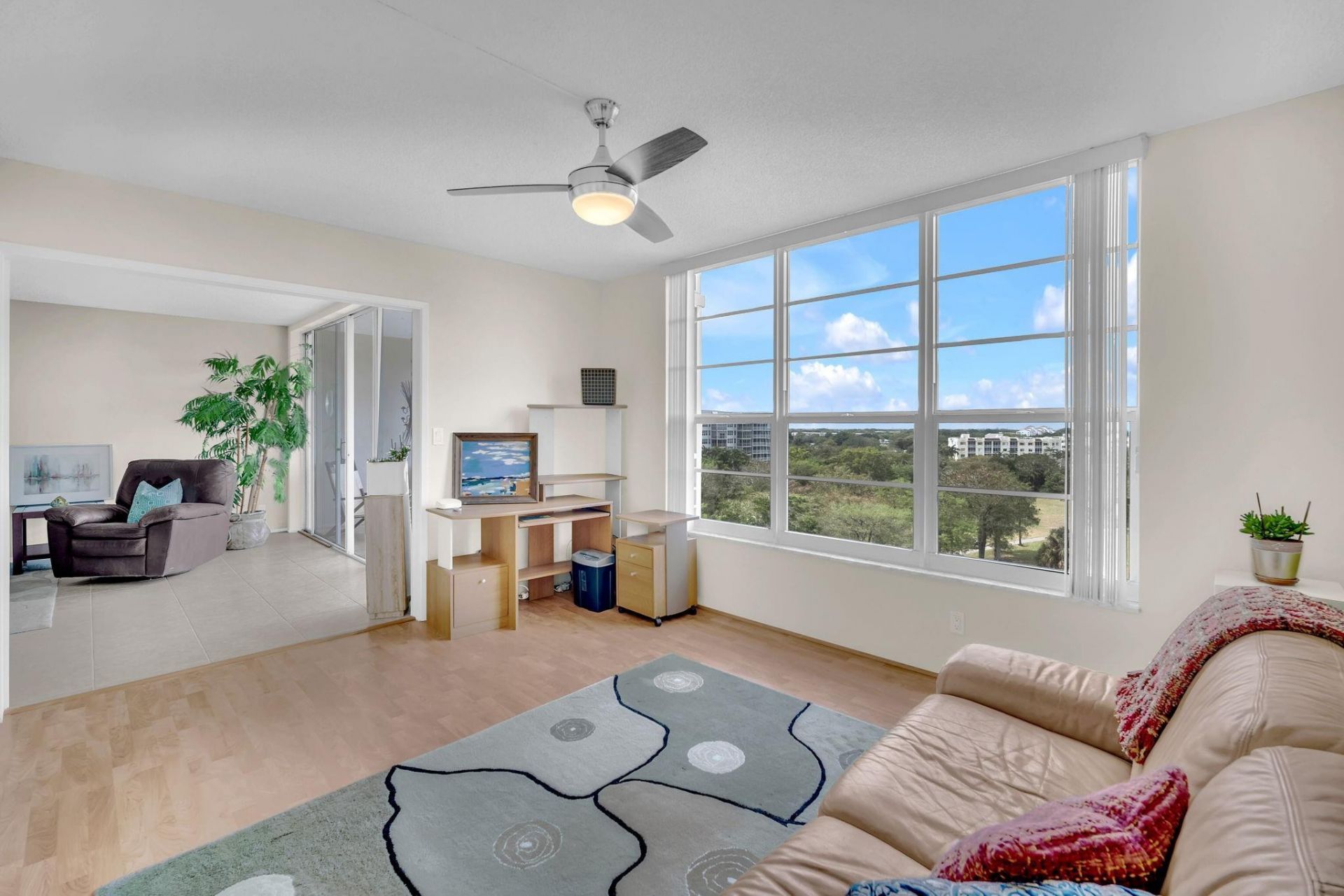 605 Oaks Drive, Unit 907, Pompano Beach, FL 33069 Photo