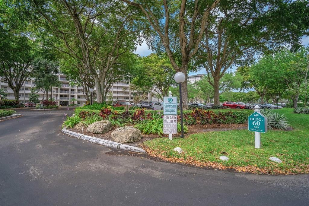 605 Oaks Drive, Unit 907, Pompano Beach, FL 33069 Photo