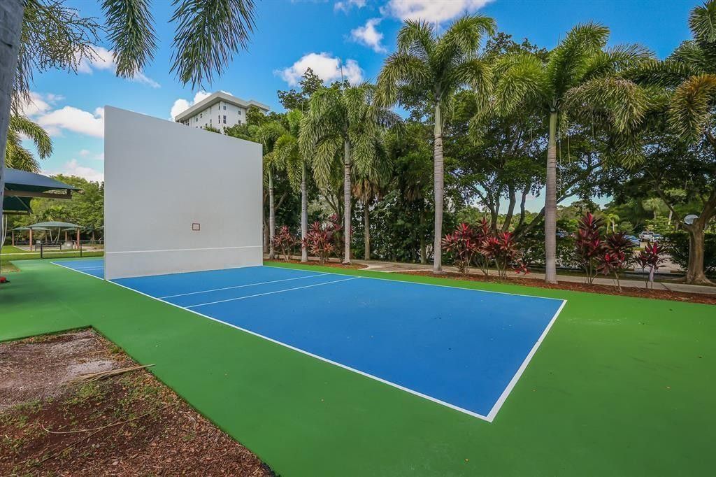 605 Oaks Drive, Unit 907, Pompano Beach, FL 33069 Photo