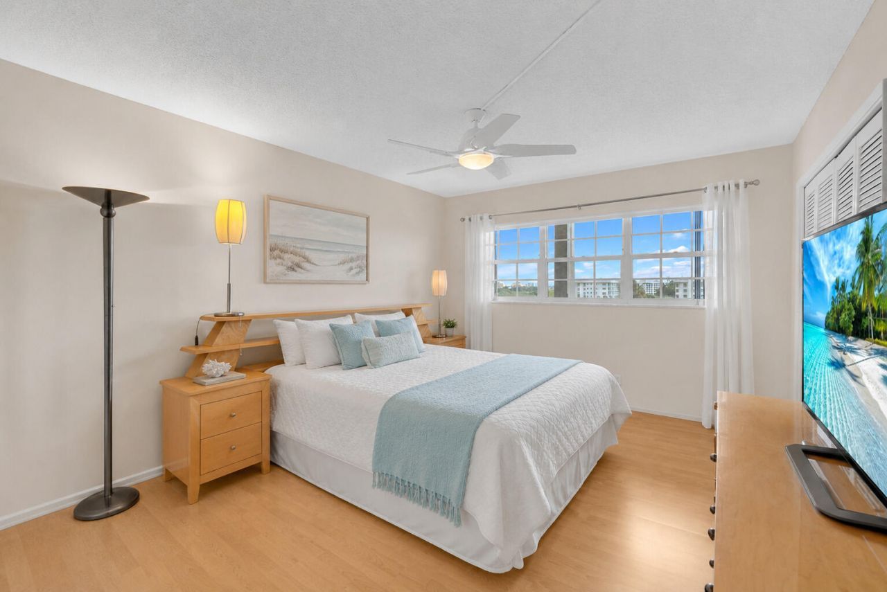 605 Oaks Drive, Unit 907, Pompano Beach, FL 33069 Photo
