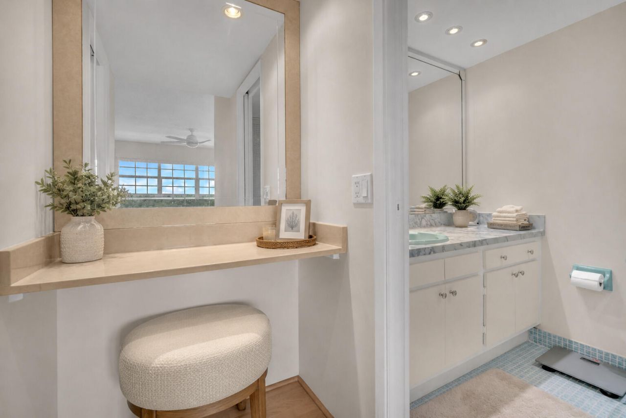 605 Oaks Drive, Unit 907, Pompano Beach, FL 33069 Photo