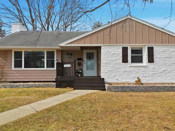 923 Institute Boulevard, Dixon, IL 61021