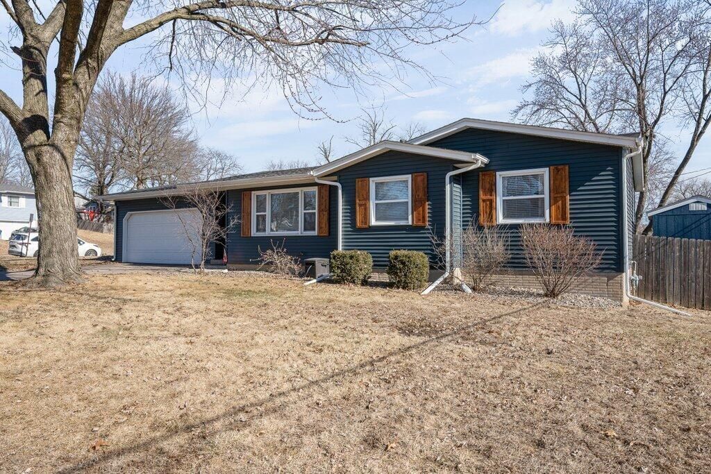 4825 Ripley St, Davenport, IA 52806 Main Photo