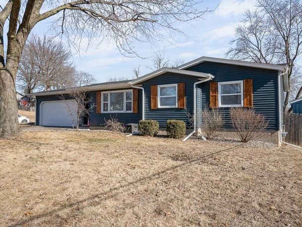 4825 RIPLEY ST, Davenport, IA 52806