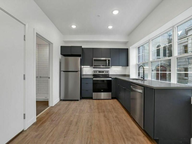595 E Broad Street, Columbus, OH 43215 Photo 3