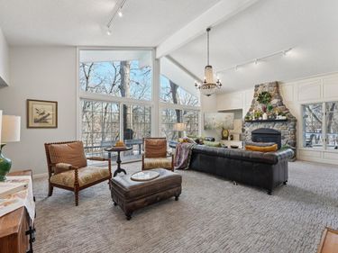 28 Eagle Ridge Road, North Oaks, MN 55127