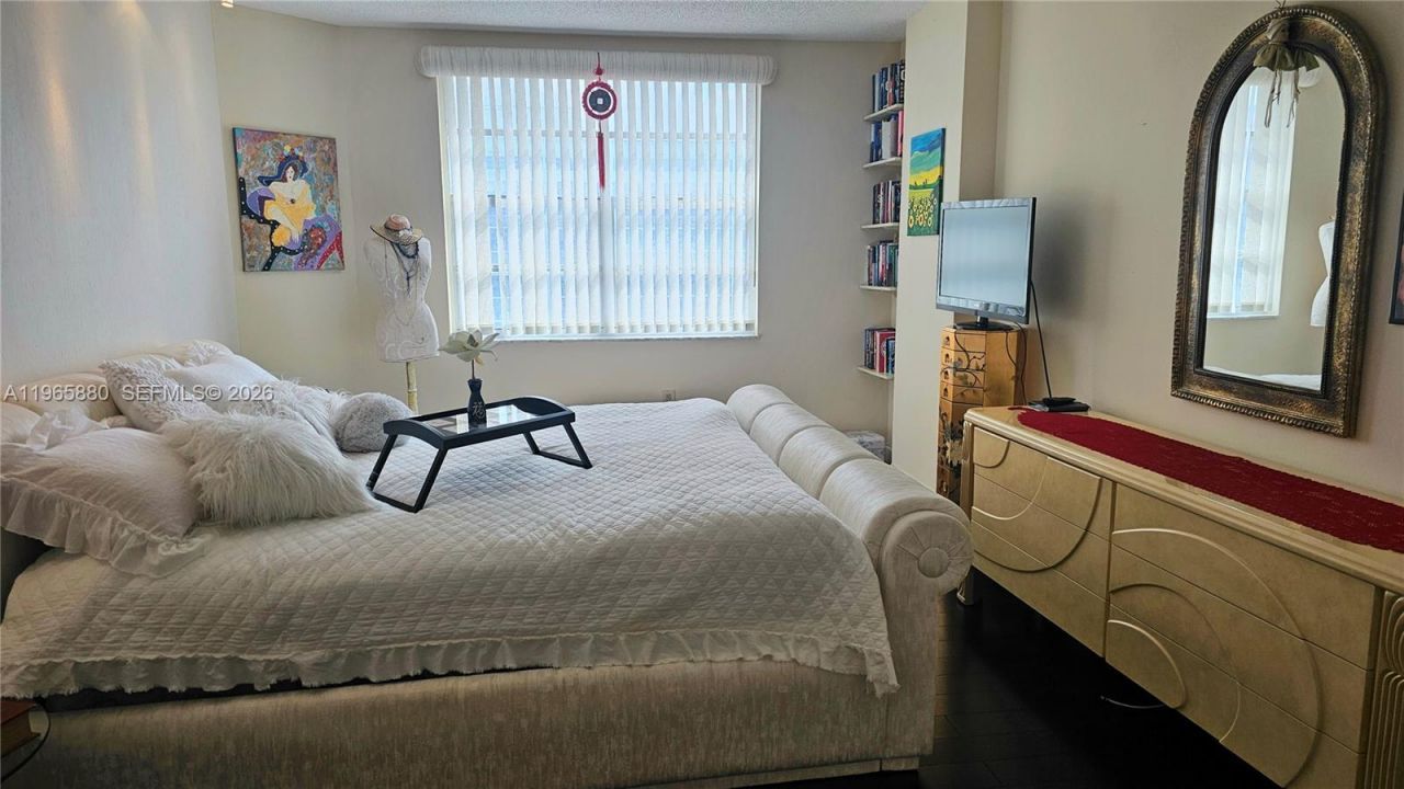 1985 S Ocean Dr, Unit 10J, Hallandale Beach, FL 33009 Photo