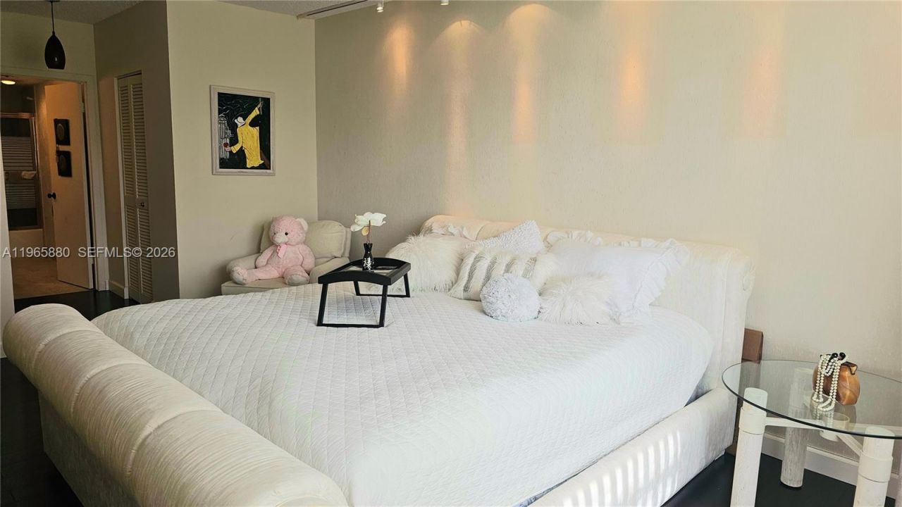 1985 S Ocean Dr, Unit 10J, Hallandale Beach, FL 33009 Photo