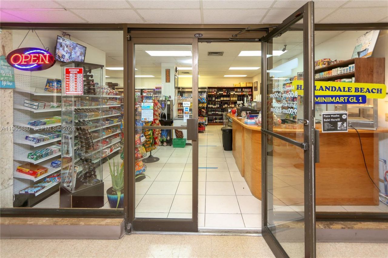 1985 S Ocean Dr, Unit 10J, Hallandale Beach, FL 33009 Photo