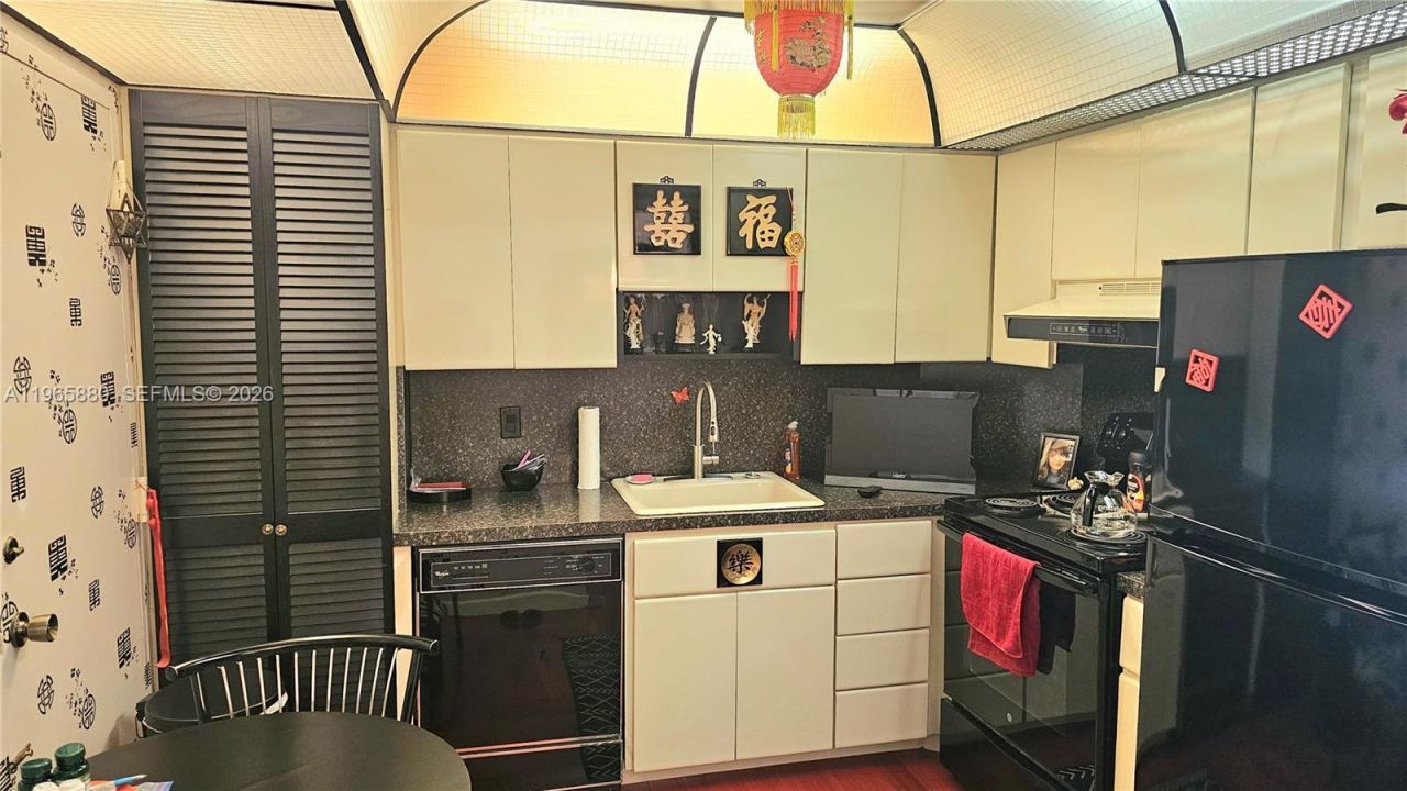 1985 S Ocean Dr, Unit 10J, Hallandale Beach, FL 33009 Photo