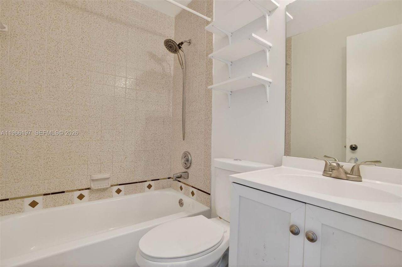 9730 Hammocks Blvd, Unit 201-28, Miami, FL 33196 Photo