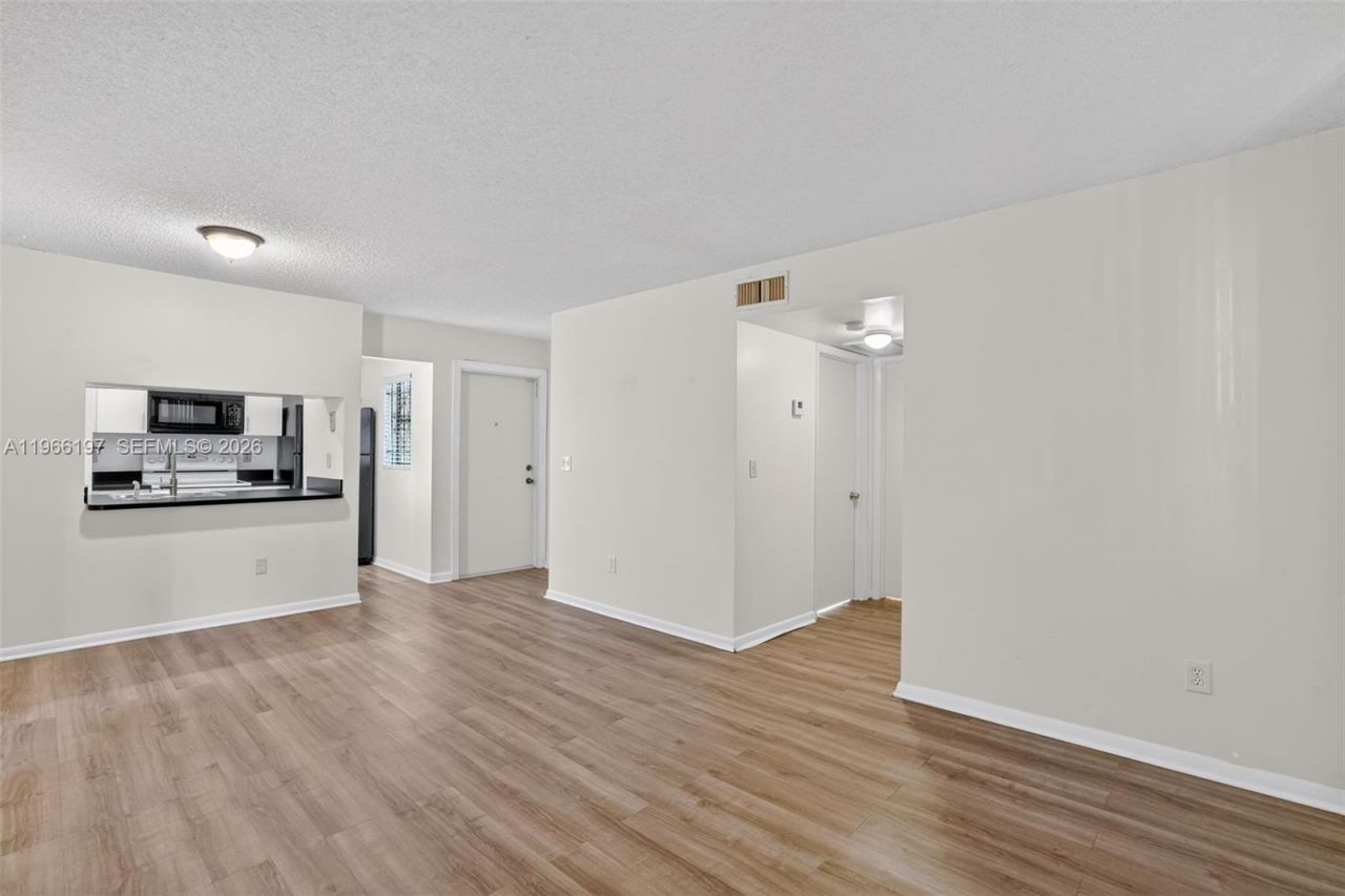 9730 Hammocks Blvd, Unit 201-28, Miami, FL 33196 Photo