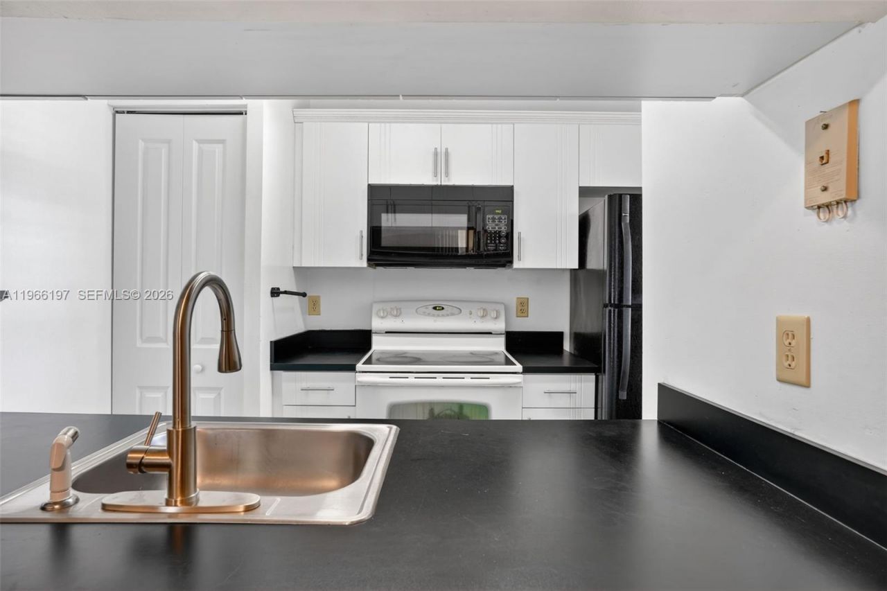 9730 Hammocks Blvd, Unit 201-28, Miami, FL 33196 Photo