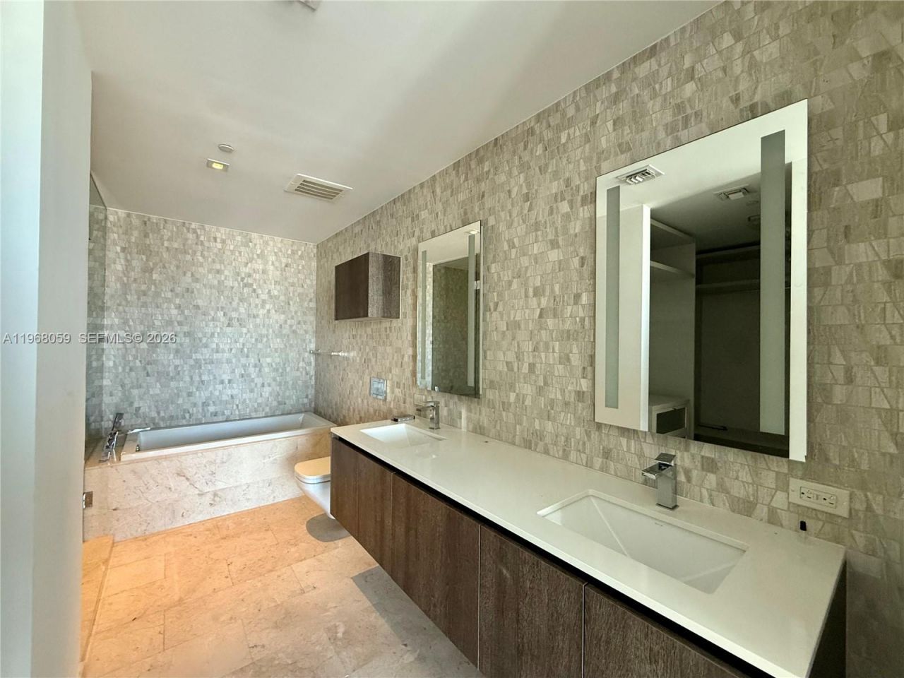 88 SW 7th St, Unit 1808, Miami, FL 33130 Photo