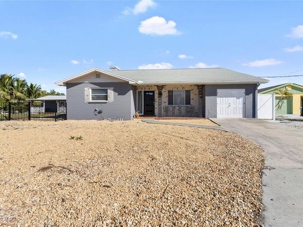 824 SEABREEZE DRIVE, RUSKIN, FL 33570