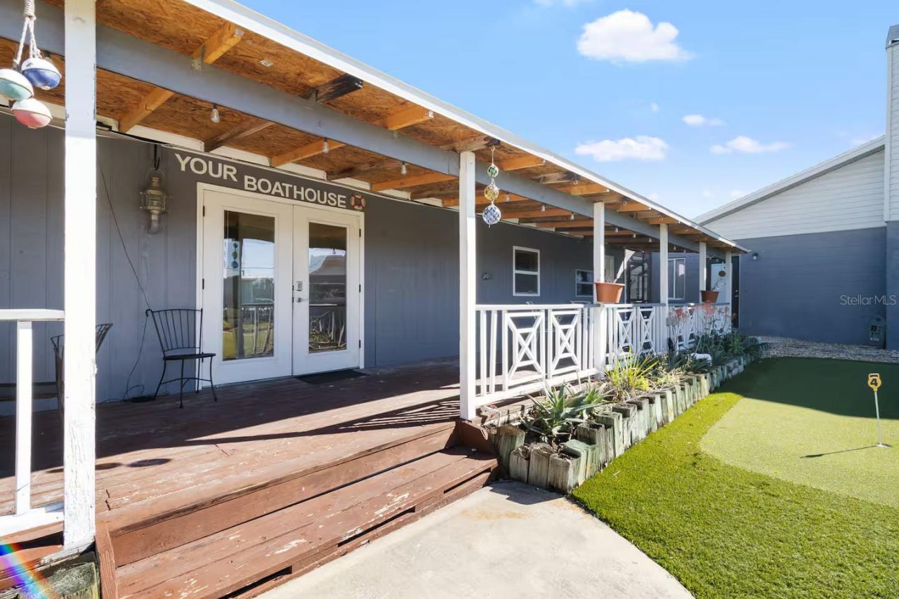 824 Seabreeze Drive, Ruskin, FL 33570 Photo