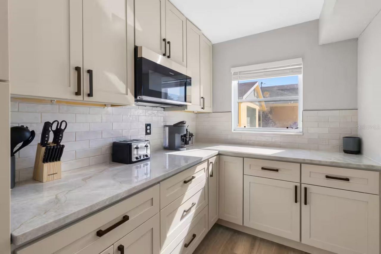 824 Seabreeze Drive, Ruskin, FL 33570 Photo