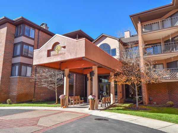 1600 W Green Tree ROAD, Unit 302, Glendale, WI 53209