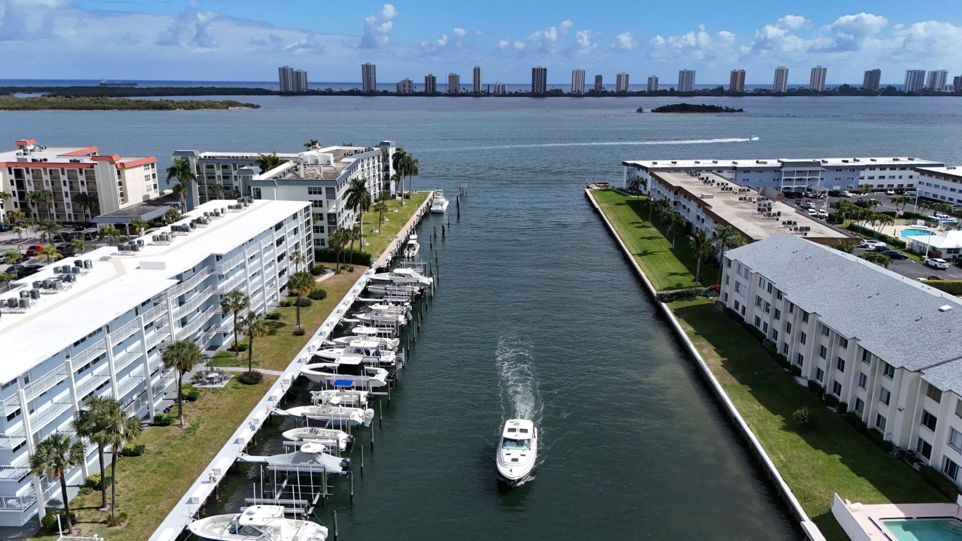 104 Paradise Harbour Boulevard, Unit 114, North Palm Beach, FL 33408 Photo