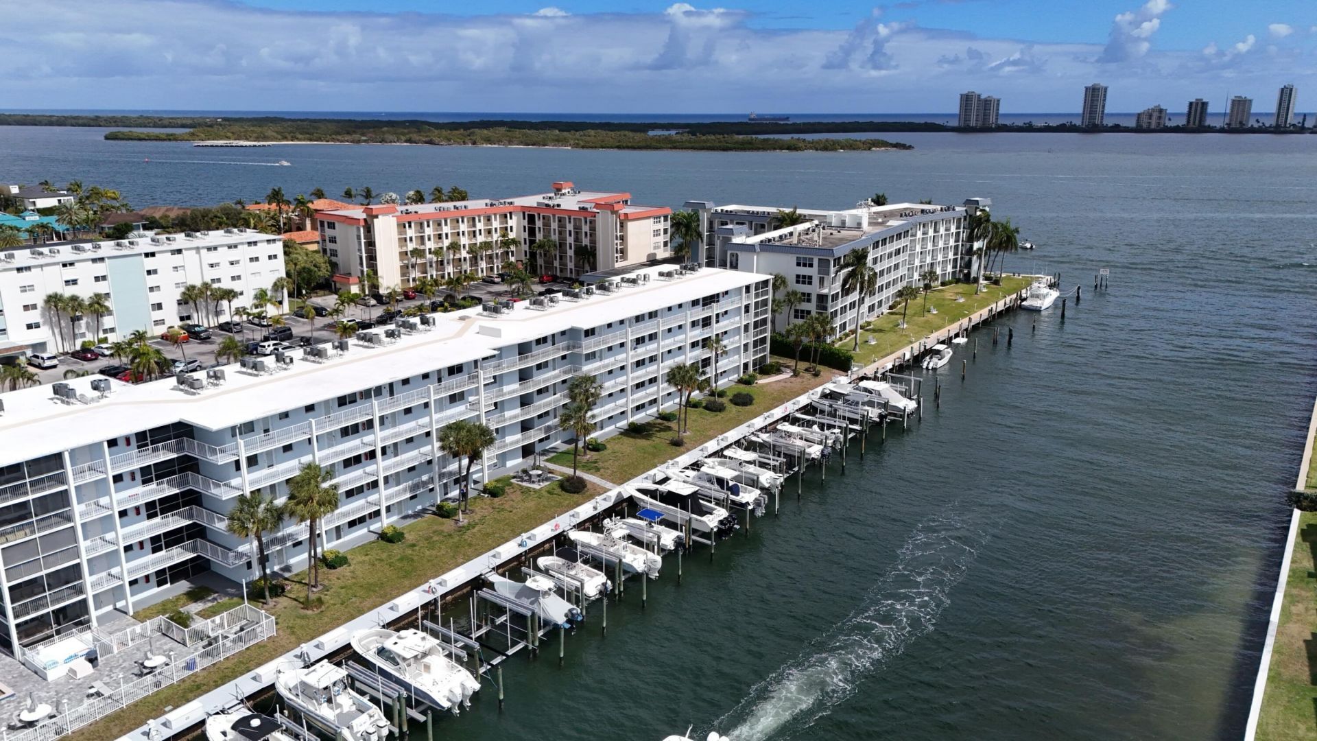 104 Paradise Harbour Boulevard, Unit 114, North Palm Beach, FL 33408 Photo