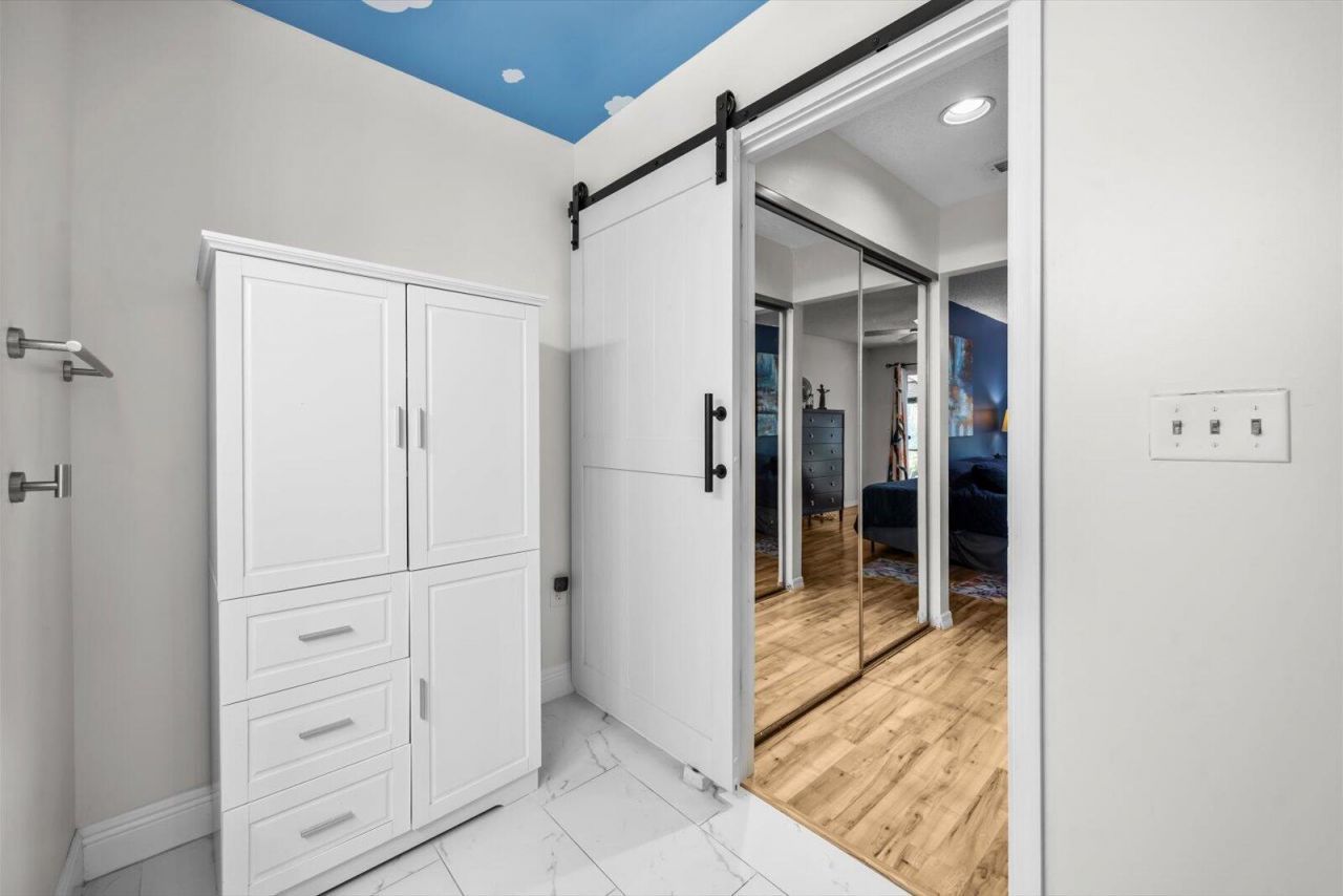 933 NE Sandalwood Place, Jensen Beach, FL 34957 Photo