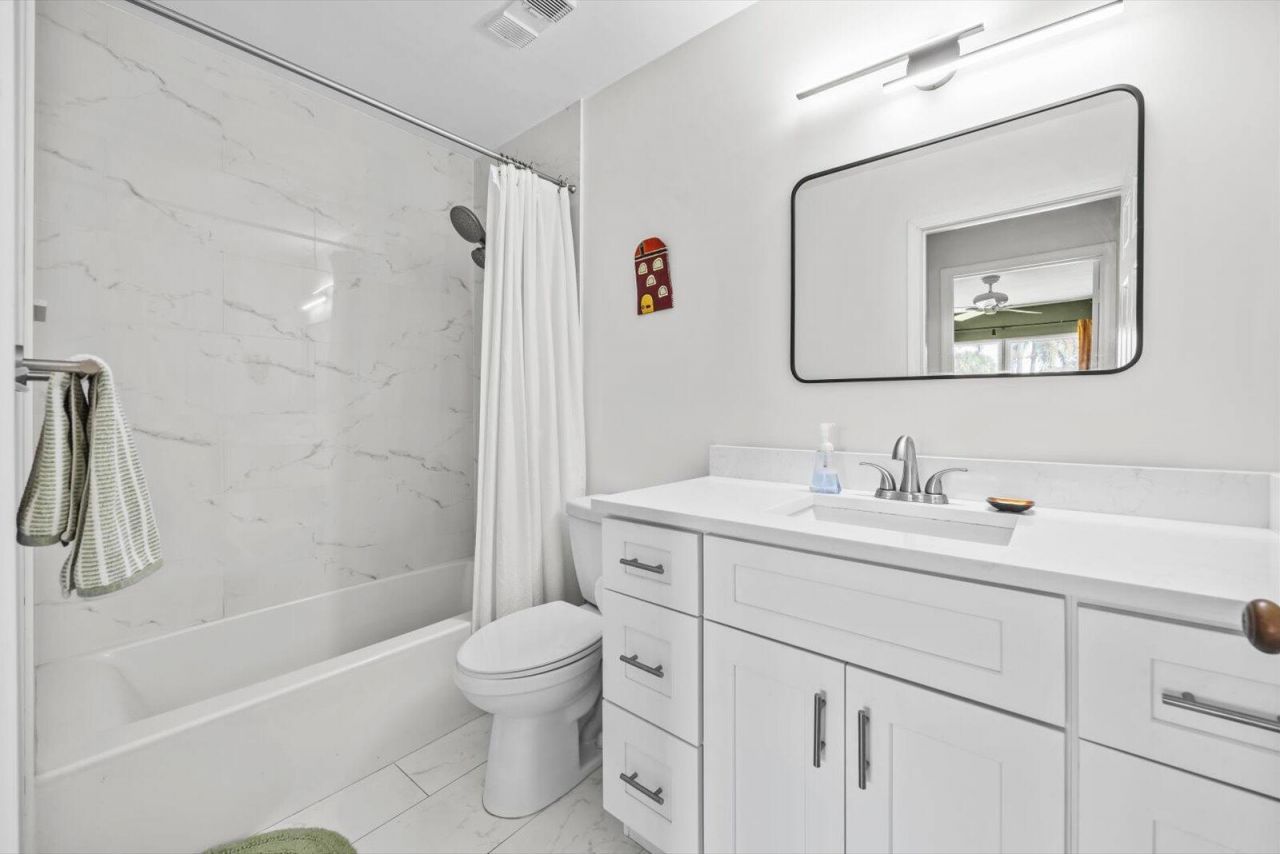 933 NE Sandalwood Place, Jensen Beach, FL 34957 Photo