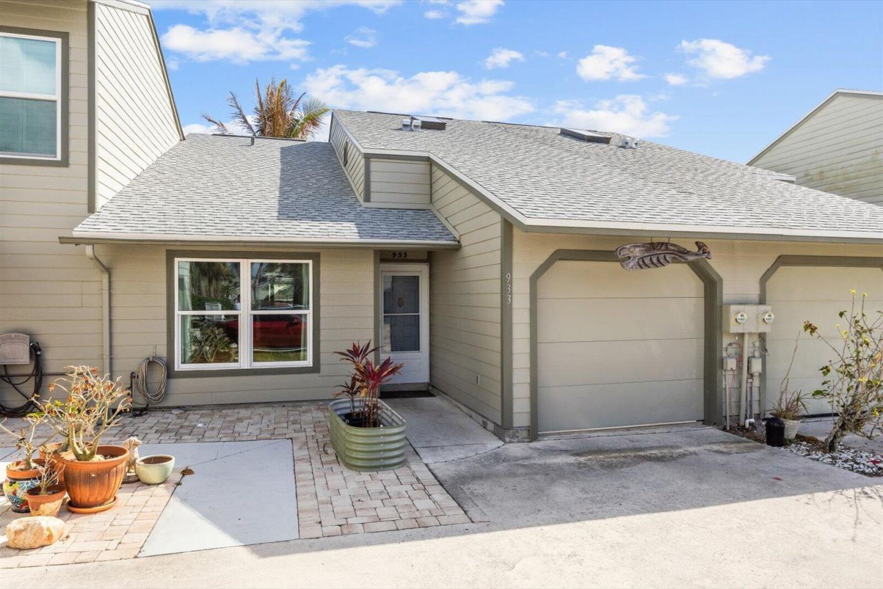 933 NE Sandalwood Place, Jensen Beach, FL 34957 Photo