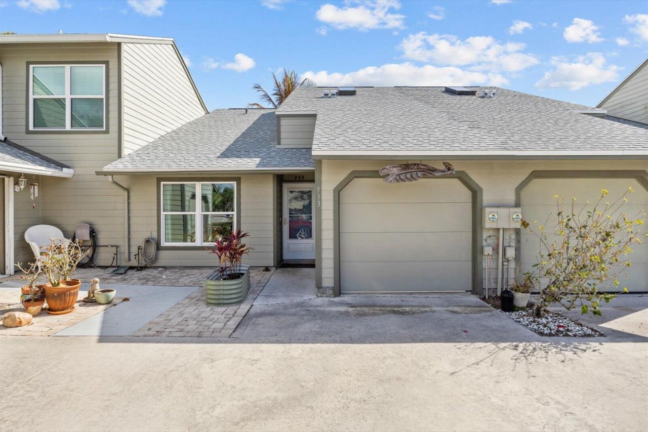933 NE Sandalwood Place, Jensen Beach, FL 34957 Photo