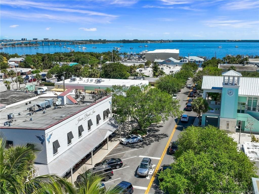 933 NE Sandalwood Place, Jensen Beach, FL 34957 Photo