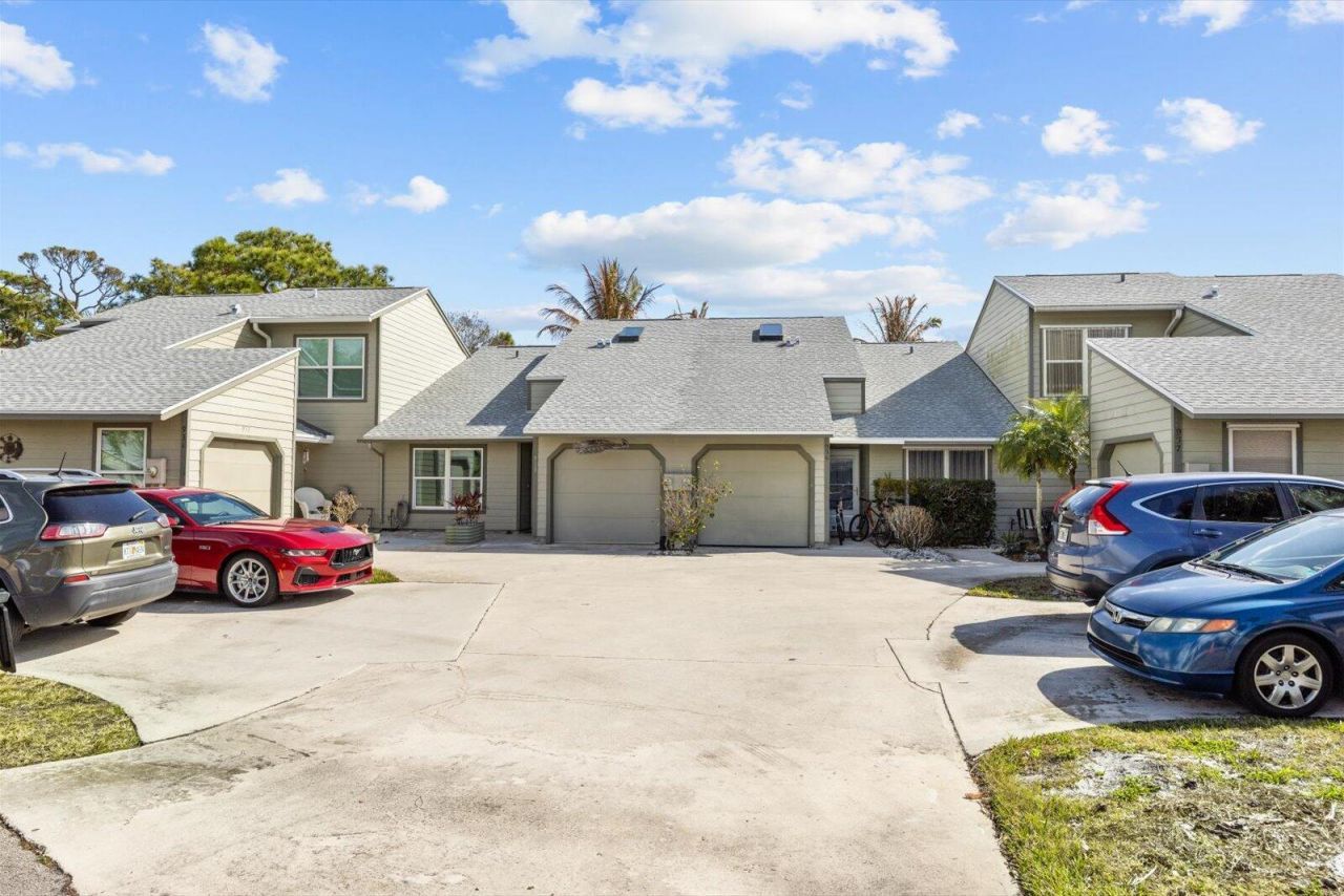 933 NE Sandalwood Place, Jensen Beach, FL 34957 Photo