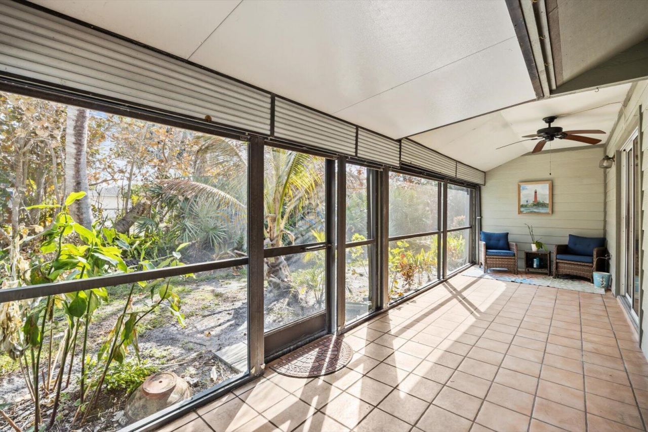 933 NE Sandalwood Place, Jensen Beach, FL 34957 Photo