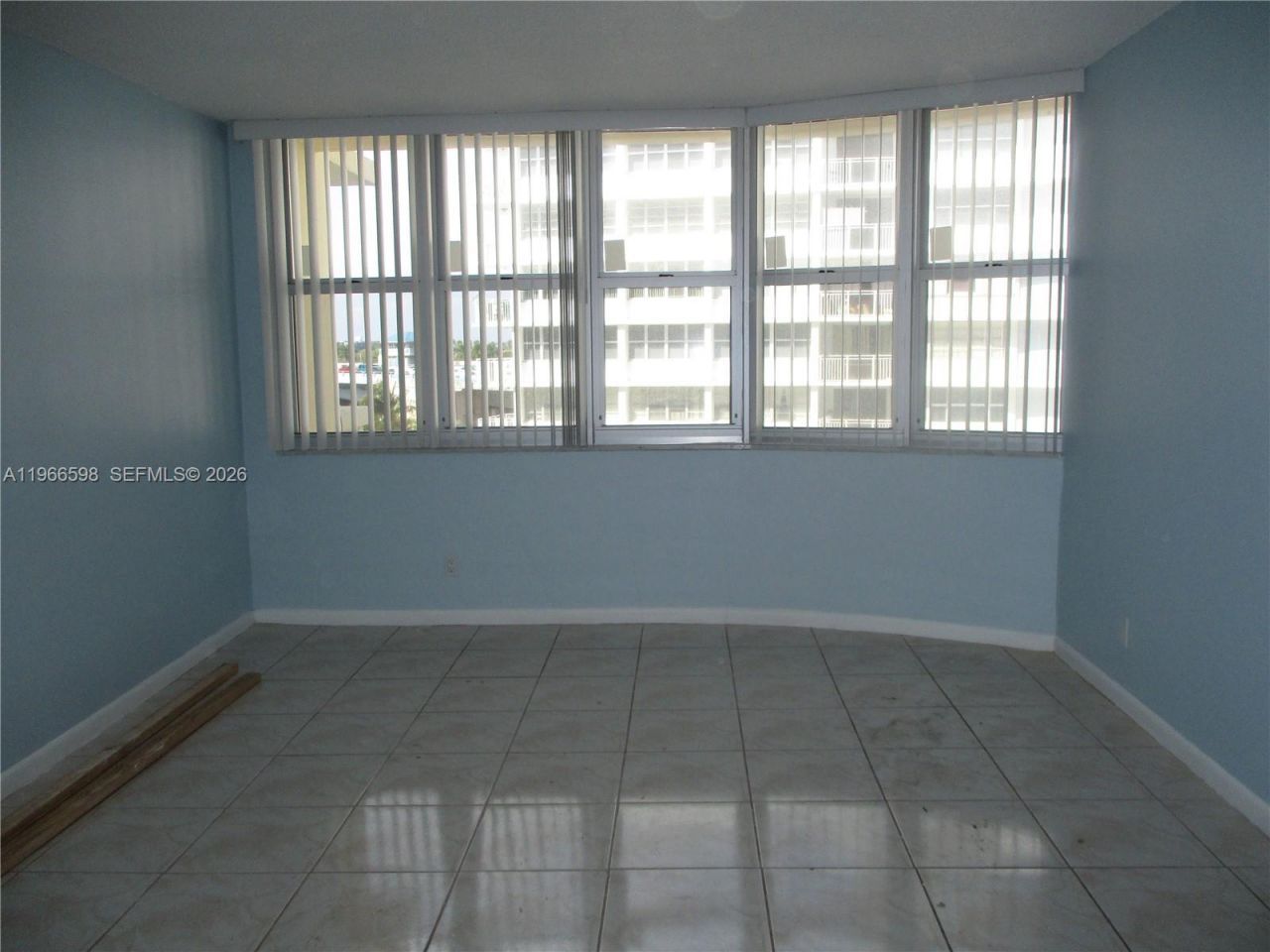1825 S Ocean Dr, Unit 505, Hallandale Beach, FL 33009 Photo