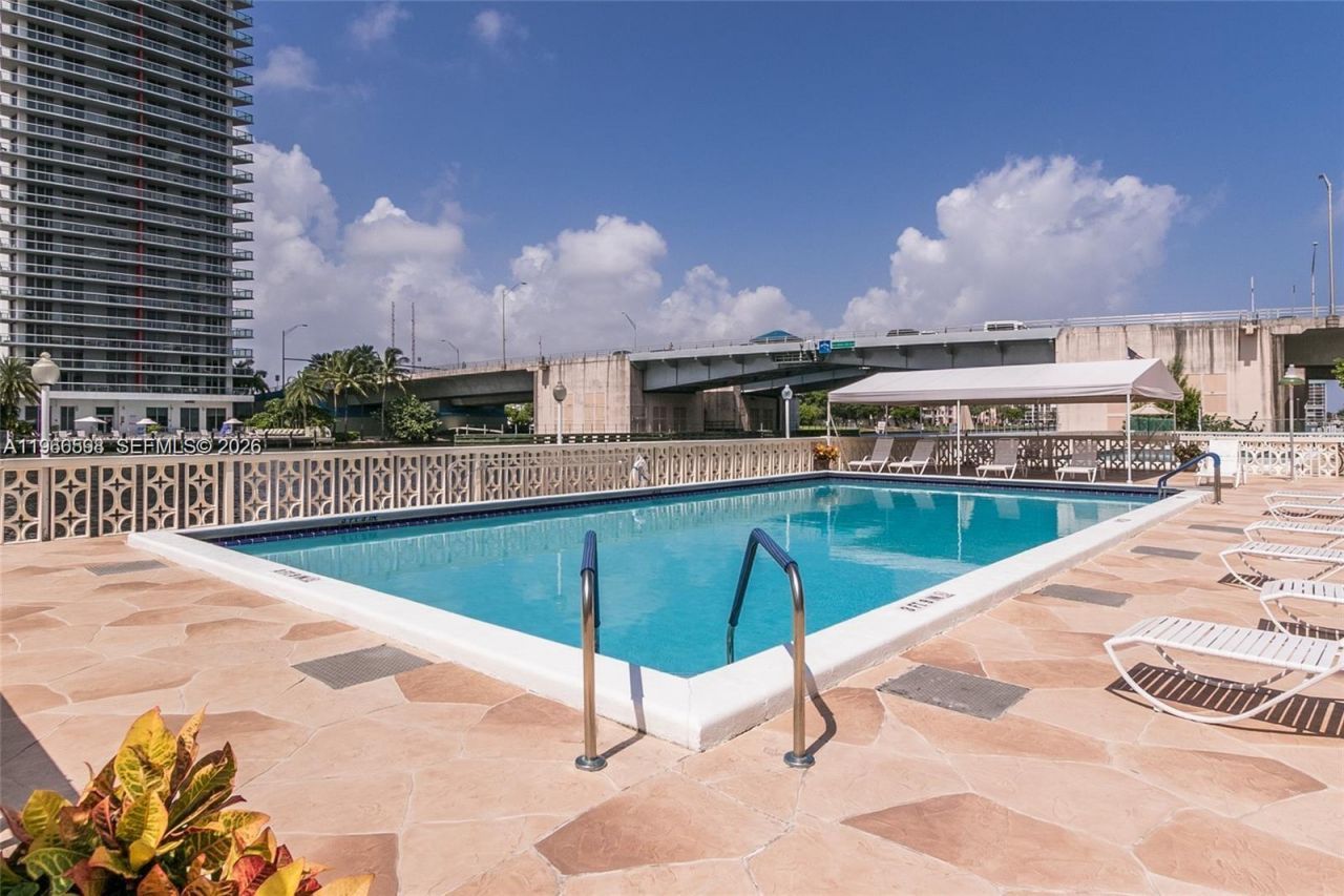 1825 S Ocean Dr, Unit 505, Hallandale Beach, FL 33009 Photo