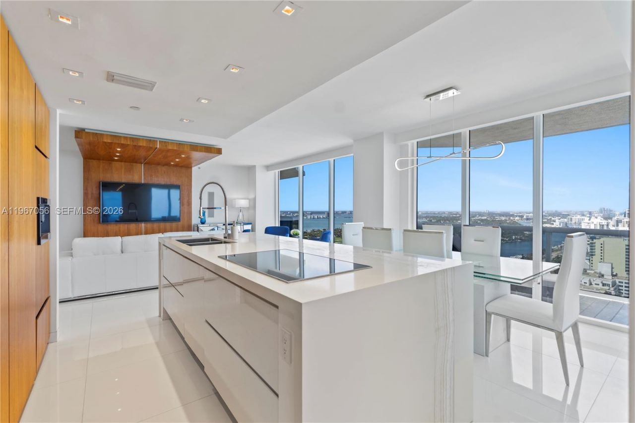 4779 Collins Av , Unit 3701, Miami Beach, FL 33140 Photo