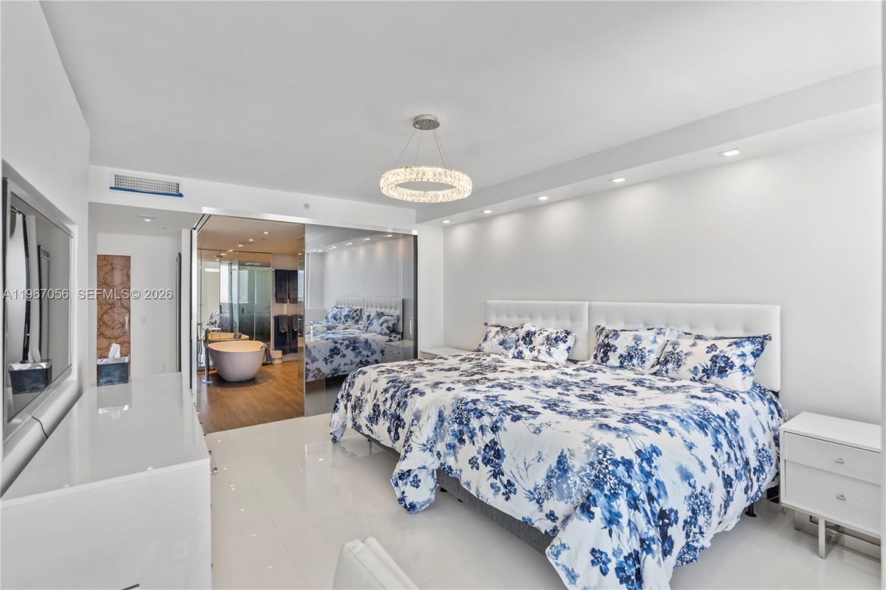 4779 Collins Av , Unit 3701, Miami Beach, FL 33140 Photo