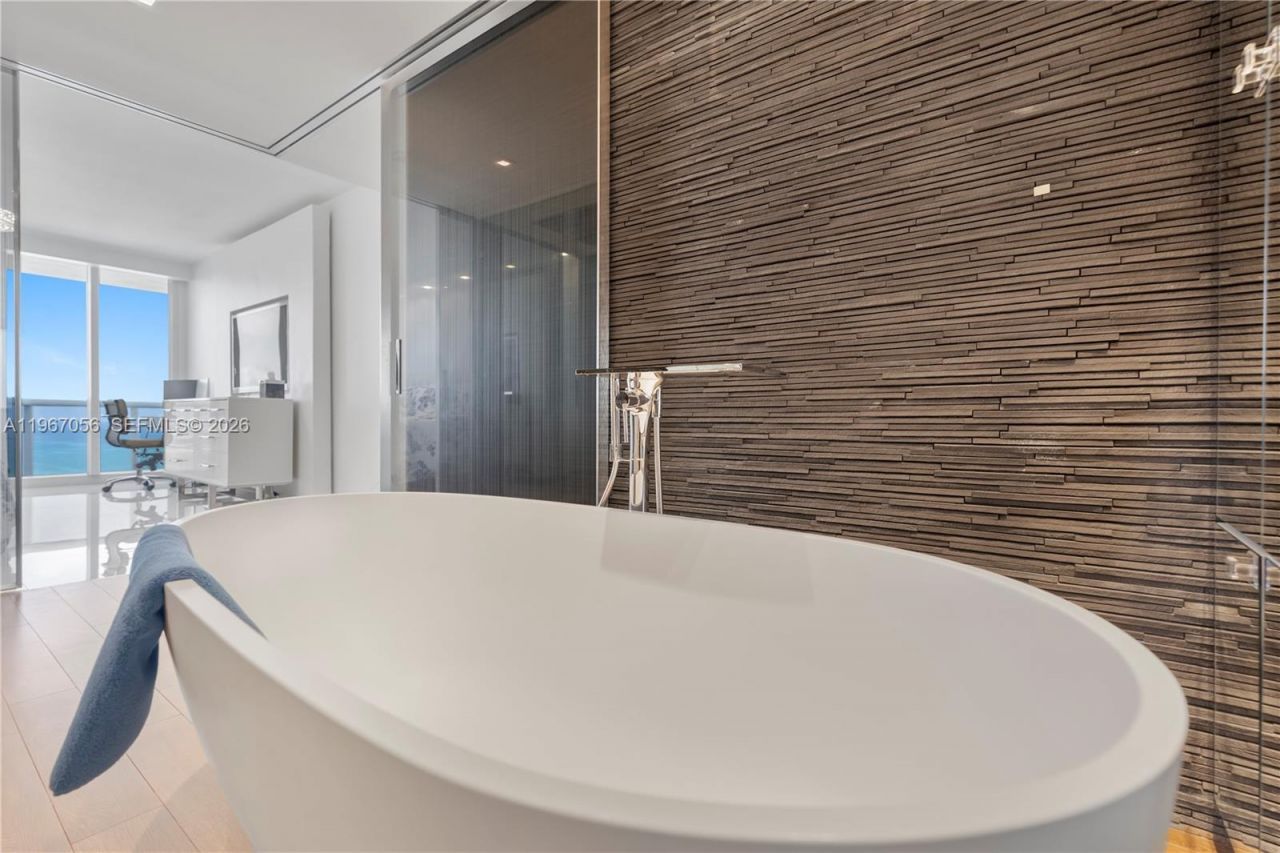 4779 Collins Av , Unit 3701, Miami Beach, FL 33140 Photo