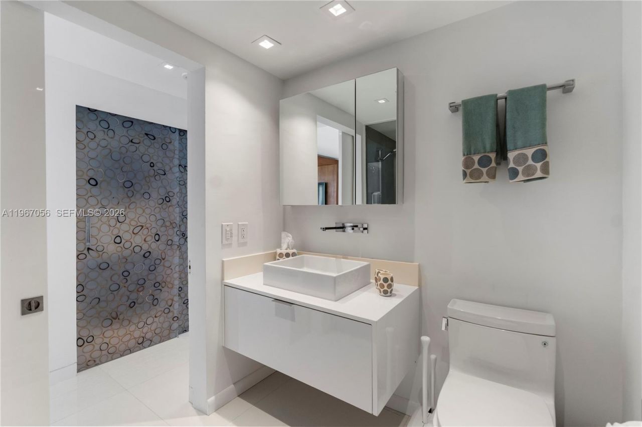 4779 Collins Av , Unit 3701, Miami Beach, FL 33140 Photo