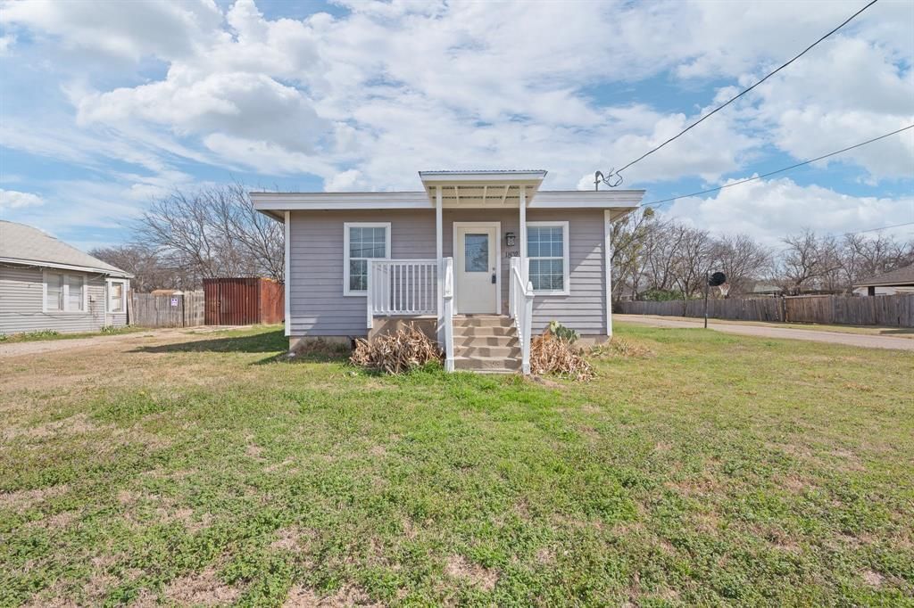 1802 N Wilhite Street, Cleburne, TX 76031 Main Photo
