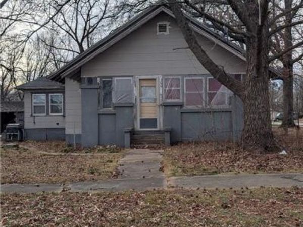 300 S First Street, Sheldon, MO 64784