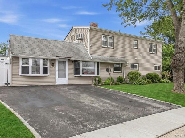 30 Echo Lane , Levittown, NY 11756